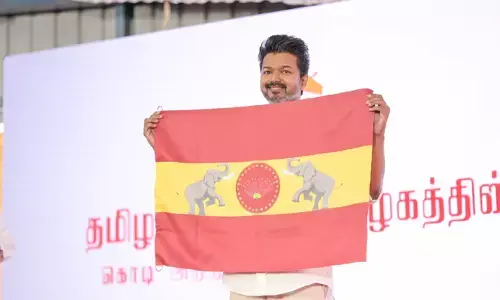 Tamilnadu: అందరికి సమాన అవకాశాలు, హక్కులు.. జెండా ఆవిష్కరణలో హీరో విజయ్