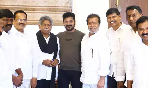 SC classification : సీఎం రేవంత్‌తో మంద కృష్ణ మాదిగ భేటీ.. వర్గీకరణ అమలుపై కీలక చర్చలు