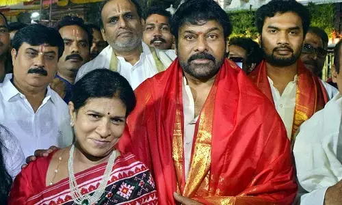 Mega star chiranjeevi: తిరుమల శ్రీవారిని దర్శించుకున్న మెగా ఫ్యామిలీ.. ఫొటోస్ వైరల్