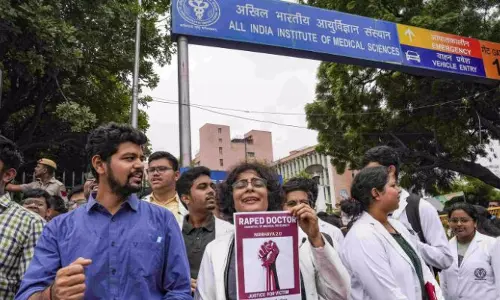 AIIMS : సుప్రీంకోర్టు పిలుపు..  సమ్మెను ఆపిన ఢిల్లీ ఎయిమ్స్ వైద్యులు