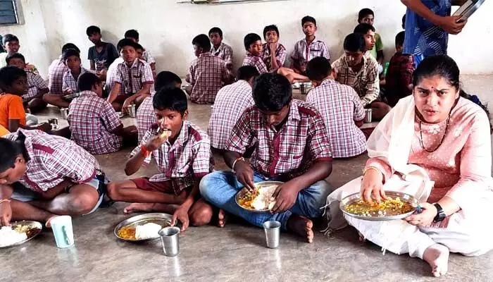 భోజనం నాణ్యత పెంచాలి భోజనం నాణ్యత పెంచాలి