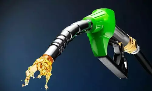 Petrol Rates: వాహన దారులకు గుడ్ న్యూస్.. 5 లీటర్ల పెట్రోల్ కేవలం రూ. 3.60 మాత్రమే..