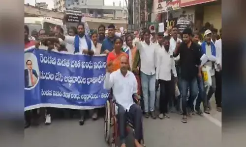 Dalit Bandhu: ప్రజా భవన్ వద్ద  దళిత బంధు బాధితుల ధర్నా