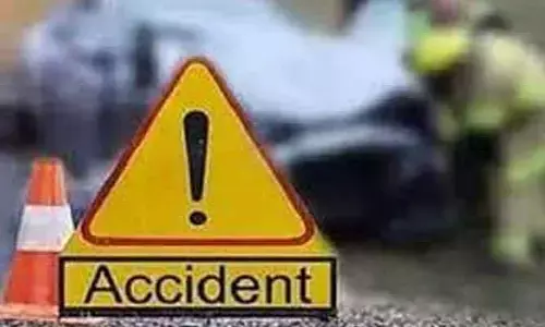 రెండు బైక్ లు ఢీ.. ఇద్దరికి తీవ్ర గాయాలు