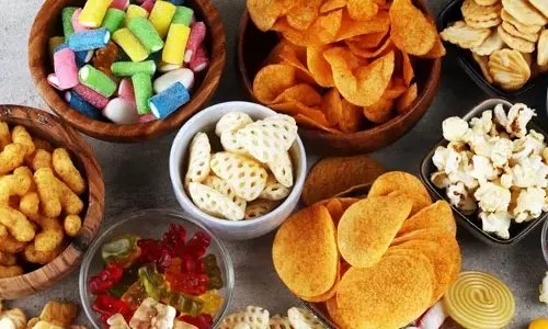 Junk foods : అధికంగా తీసుకుంటే అనర్థమే.. హెల్త్‌ను రిస్క్‌లో పడేస్తున్న ఆహారాలు ఇవే..