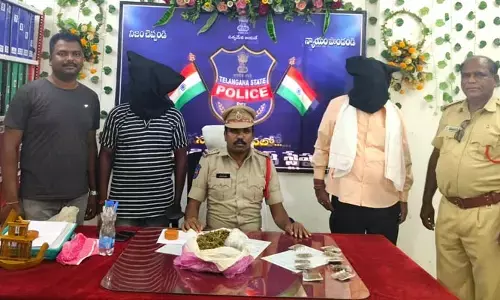 అనుమానం వచ్చి చెక్​ చేయగా గంజాయి లభ్యం