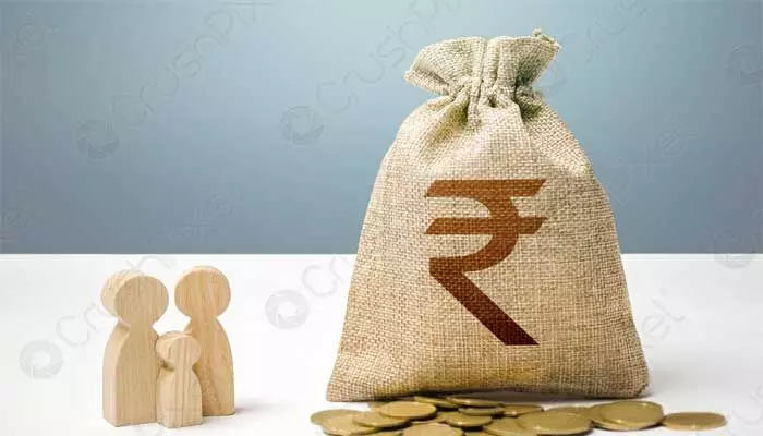 సొసైటీ సొమ్ము స్వాహా.. అనర్హులకు అడ్డగోలు రుణాలు! సొసైటీ సొమ్ము స్వాహా.. అనర్హులకు అడ్డగోలు రుణాలు!