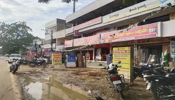 అసలుకు మించి నకిలీ... వైరాలో ఎలక్ట్రానిక్ వస్తువుల దందా! అసలుకు మించి నకిలీ... వైరాలో ఎలక్ట్రానిక్ వస్తువుల దందా!