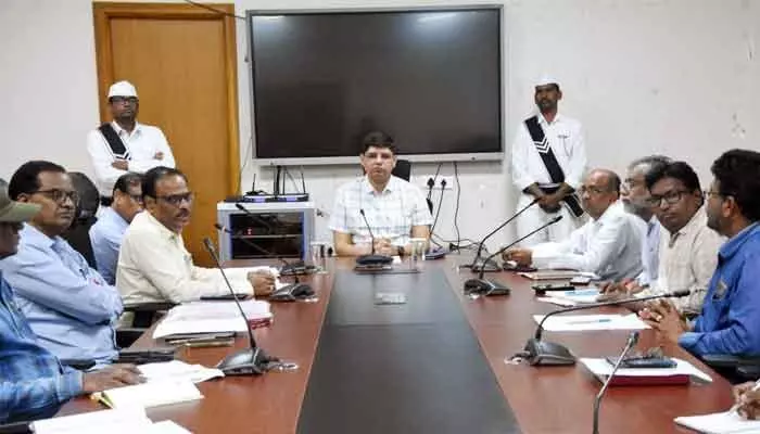 సెస్ వసూలు చేయకపోతే చర్యలుః కలెక్టర్ ఆశీష్ సెస్ వసూలు చేయకపోతే చర్యలుః కలెక్టర్ ఆశీష్