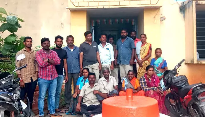 సిబ్బంది వేతనాలు వాడుకున్న పంచాయతీ కార్యదర్శి సిబ్బంది వేతనాలు వాడుకున్న పంచాయతీ కార్యదర్శి