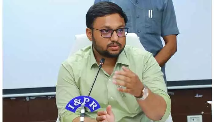 డోర్ టూ డోర్ ఫీవర్ సర్వే చేయాలిః కలెక్టర్ తేజస్ నంద్ డోర్ టూ డోర్ ఫీవర్ సర్వే చేయాలిః కలెక్టర్ తేజస్ నంద్