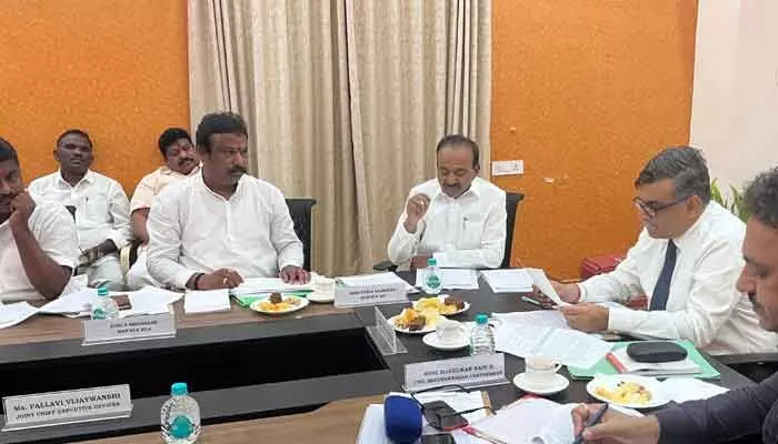 పేదలకు ఇళ్ల పట్టాలివ్వాలి.. ఎంపీ ఈటల రాజేందర్.. పేదలకు ఇళ్ల పట్టాలివ్వాలి.. ఎంపీ ఈటల రాజేందర్..