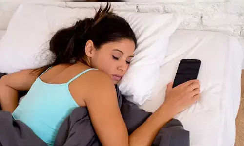 Mobile phone effect : మొబైల్ ఫోన్ పక్కనే పెట్టుకొని పడుకుంటున్నారా?.. ఆ తర్వాత జరిగేది ఇదే !
