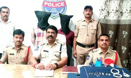 పోలీసులను చూసి పారిపోతుండగా అరెస్ట్​