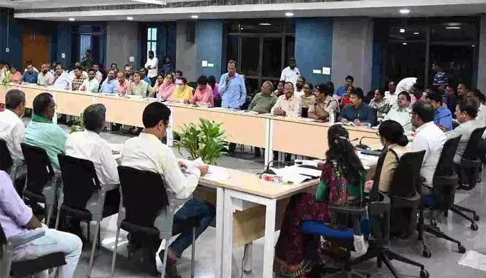 ధరణిలో సమస్యలను పరిష్కరించేందుకే.. భూ రికార్డులపై కొత్త ఆర్వోఆర్: కలెక్టర్ ధరణిలో సమస్యలను పరిష్కరించేందుకే.. భూ రికార్డులపై కొత్త ఆర్వోఆర్: కలెక్టర్