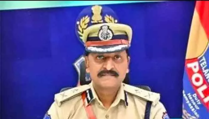 అమ్మాయిలను గౌరవించే సంస్కారం అబ్బాయిలకు నేర్పాలిః సీపీ సుధీర్ బాబు అమ్మాయిలను గౌరవించే సంస్కారం అబ్బాయిలకు నేర్పాలిః సీపీ సుధీర్ బాబు