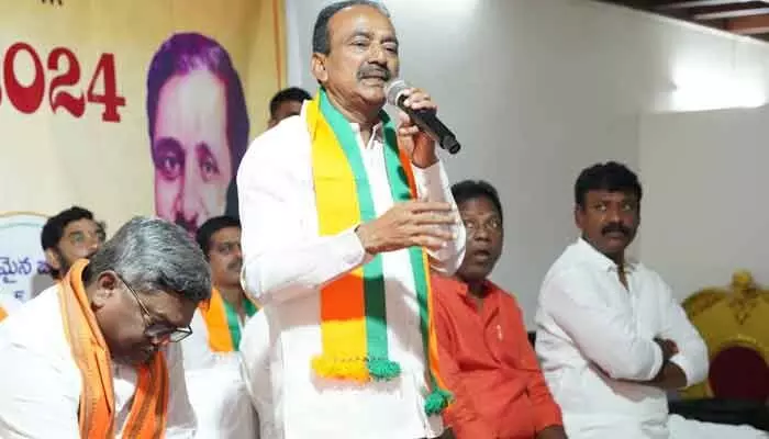 చెరువుల్లో పెద్దల భవనాలు కూల్చడం మంచిదే.. ఈటల రాజేందర్ వ్యాఖ్యలు చెరువుల్లో పెద్దల భవనాలు కూల్చడం మంచిదే.. ఈటల రాజేందర్ వ్యాఖ్యలు