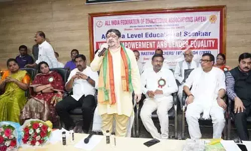 మహిళా సాధికారతకు ప్రభుత్వం కట్టుబడి ఉందిః మంత్రి పొన్నం