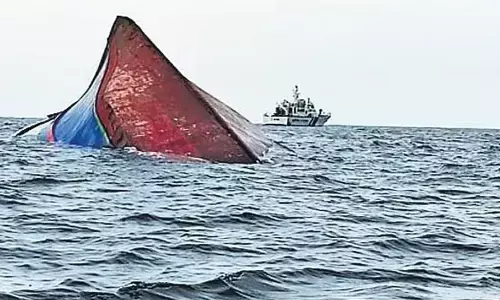Yemen Boat: యెమెన్‌ తీరంలో మునిగిన పడవ..13 మంది మృతి !