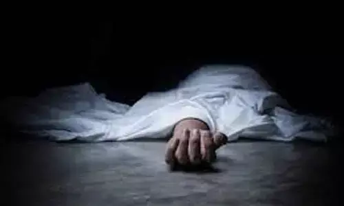 టాక్టర్ ను ఢీకొట్టిన ఆటో.. ఆటో డ్రైవర్ మృతి