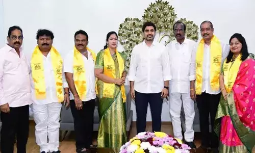ఏలూరులో వైసీపీకి బిగ్ షాక్.. టీడీపీలో చేరిన మేయర్ దంపతులు
