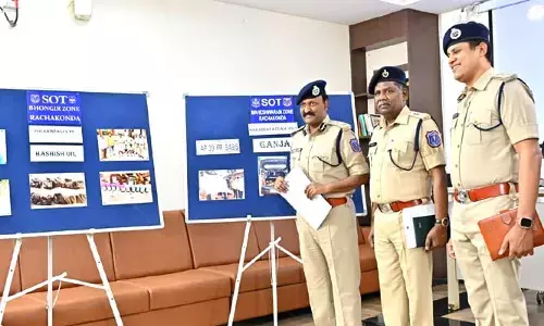 ఆర్టీసీ బస్సులో హసీస్ ఆయిల్ తరలింపు