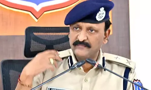 ఉల్లిగడ్డల లోడులో దర్జాగా గంజాయి తరలింపు