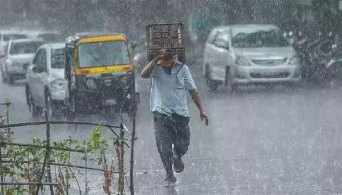 ఏపీ ప్రజలకు అలర్ట్.. ఈ ప్రాంతాల్లో భారీ వర్షాలు! ఏపీ ప్రజలకు అలర్ట్.. ఈ ప్రాంతాల్లో భారీ వర్షాలు!