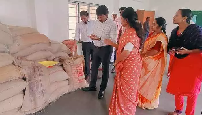 స్టూడెంట్లకు నాణ్యమైన విద్య అందించాలిః అదనపు కలెక్టర్ ఖీమ్యా నాయక్ స్టూడెంట్లకు నాణ్యమైన విద్య అందించాలిః అదనపు కలెక్టర్ ఖీమ్యా నాయక్