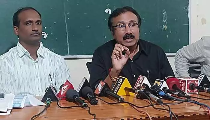 అంబేడ్కర్ వర్సిటీ కోర్సుల్లో జాయిన్ కావాలిః రీజినల్ కో-ఆర్డినేటర్ వీరన్న అంబేడ్కర్ వర్సిటీ కోర్సుల్లో జాయిన్ కావాలిః రీజినల్ కో-ఆర్డినేటర్ వీరన్న