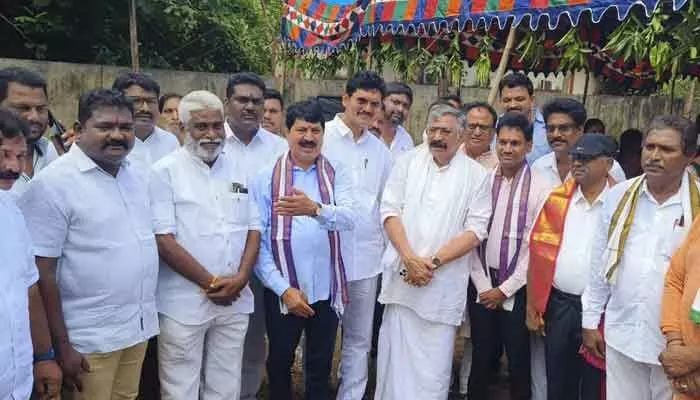 వరద ముంపు బాధితులను ఆదుకుంటాంః ఎమ్మెల్యే తెల్లం వెంకట్రావు వరద ముంపు బాధితులను ఆదుకుంటాంః ఎమ్మెల్యే తెల్లం వెంకట్రావు