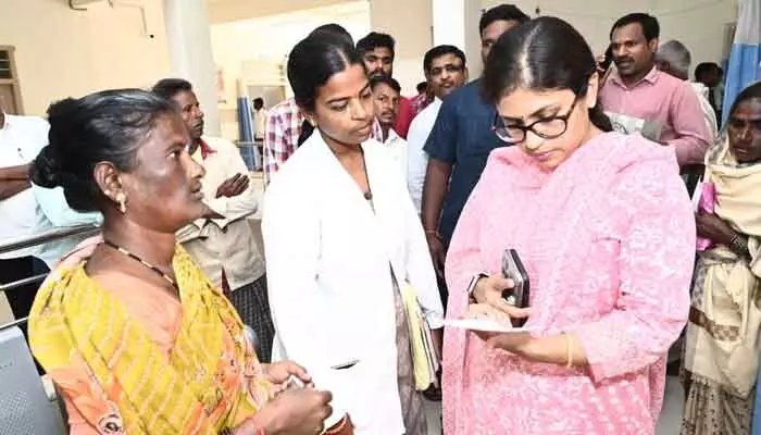 విధుల్లో నిర్లక్ష్యం చేస్తే చర్యలు తప్పవుః కలెక్టర్ సిక్తా పట్నాయక్ విధుల్లో నిర్లక్ష్యం చేస్తే చర్యలు తప్పవుః కలెక్టర్ సిక్తా పట్నాయక్