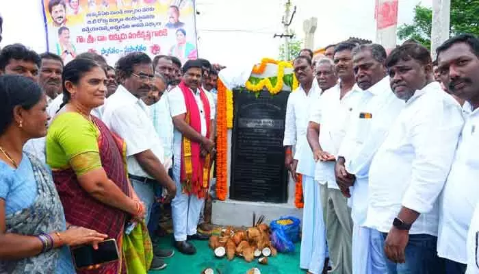ప్రతి గ్రామాన్ని అభివృద్ధి చేస్తాంః ఎమ్మెల్యే వంశీకృష్ణ ప్రతి గ్రామాన్ని అభివృద్ధి చేస్తాంః ఎమ్మెల్యే వంశీకృష్ణ