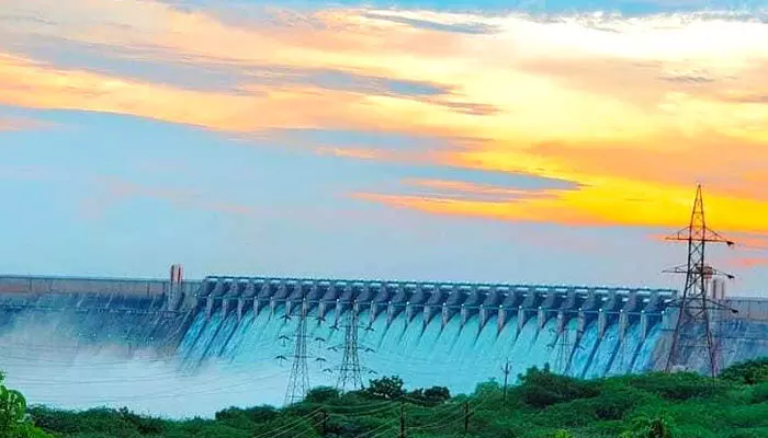 సాగర్కు గంటగంటకు పెరుగుతున్న వరద సాగర్కు గంటగంటకు పెరుగుతున్న వరద