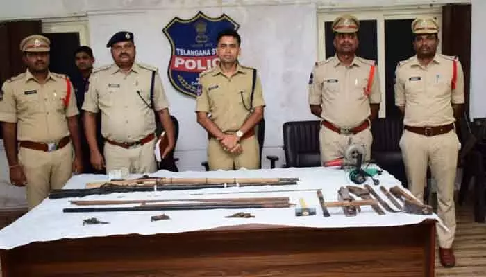 నాటు తుపాకులు తయారు చేస్తున్న వ్యక్తి అరెస్ట్ నాటు తుపాకులు తయారు చేస్తున్న వ్యక్తి అరెస్ట్