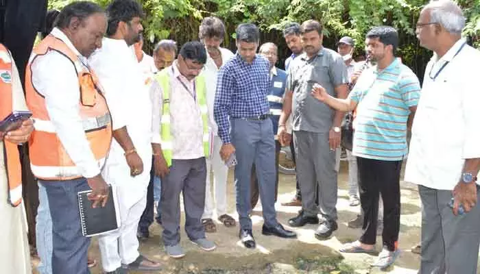 వ్యాధులు రాకుండా ఫాగింగ్ చేపట్టాలిః జీహెచ్ఎంసీని ఆదేశించిన కలెక్టర్ వ్యాధులు రాకుండా ఫాగింగ్ చేపట్టాలిః జీహెచ్ఎంసీని ఆదేశించిన కలెక్టర్