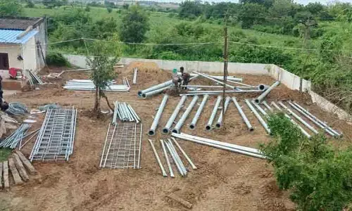 కేసులు పెట్టినా.. ఆగని సెల్ టవర్ నిర్మాణం