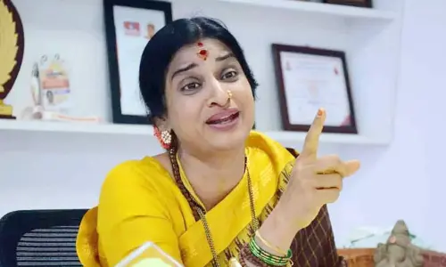 ఉచిత బస్సులు ఎక్కి ఎక్కడికి వెళ్లాలి? మాధవీలత ఫైర్