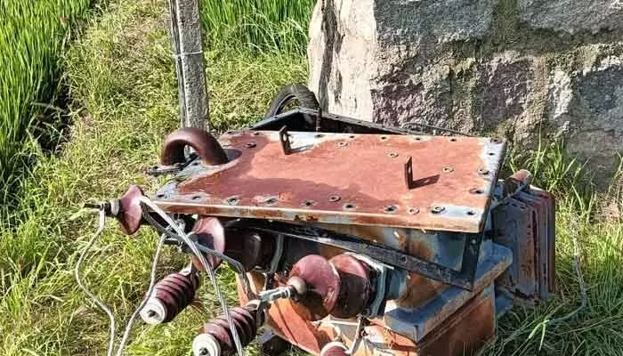 పొలాల్లో ధ్వంసం అవుతున్న ట్రాన్స్ ఫార్మర్లు పొలాల్లో ధ్వంసం అవుతున్న ట్రాన్స్ ఫార్మర్లు