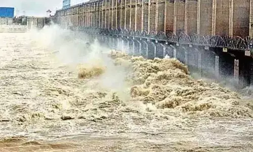 జూరాలకు కొనసాగుతున్న వరద.. 13 గేట్లు ఎత్తివేత