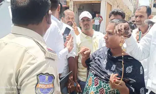 నడుచుకుంటూ వెళ్తున్న మహిళపై దారుణం..