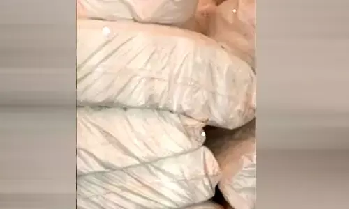 అర్ధరాత్రి భారీగా గుట్కా పట్టివేత