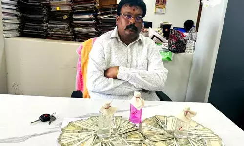 ఏసీబీ వలలో మేడ్చల్ జిల్లా అధికారి శ్రీనివాస్ రాజు