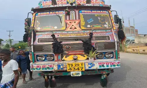 రోడ్డు ప్రమాదంలో బీ ఫార్మసీ విద్యార్థిని మృతి