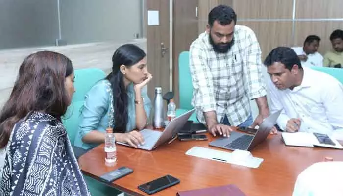 కాళోజీ కళాక్షేత్రం పనులను త్వరగా కంప్లీట్ చేయాలి కాళోజీ కళాక్షేత్రం పనులను త్వరగా కంప్లీట్ చేయాలి