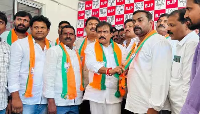 బీఆర్ఎస్ కు ఆదిలాబాద్ లో మరో బిగ్ షాక్.. బీఆర్ఎస్ కు ఆదిలాబాద్ లో మరో బిగ్ షాక్..
