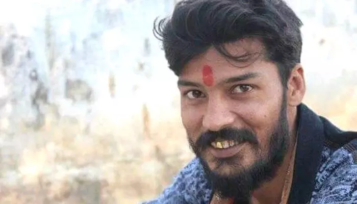 ఉరి వేసుకొని యువకుడి ఆత్మహత్య ఉరి వేసుకొని యువకుడి ఆత్మహత్య