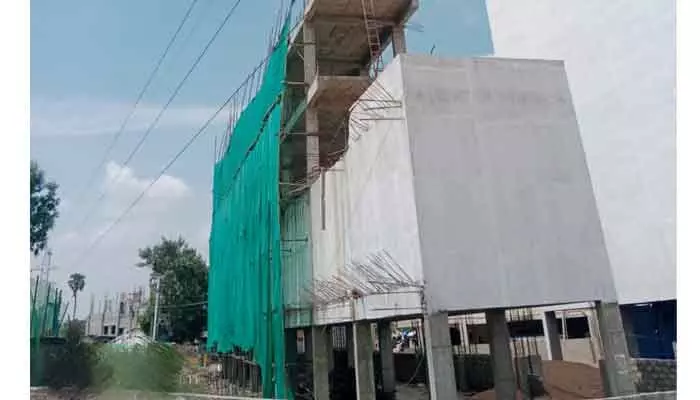 మీర్ పేట్ లో జోరుగా అక్రమ నిర్మాణాలు మీర్ పేట్ లో జోరుగా అక్రమ నిర్మాణాలు
