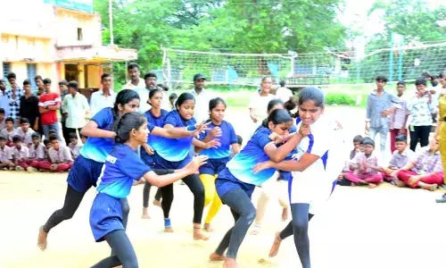 చదువుతో పాటు క్రీడల్లోనూ రాణించాలి