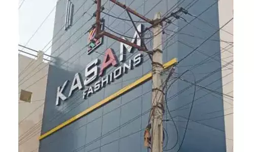 బట్టల దుకాణంలో భారీ చోరీ